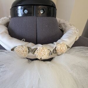 Elegant VTG 80s Cream Floral Crown Bridal Veil